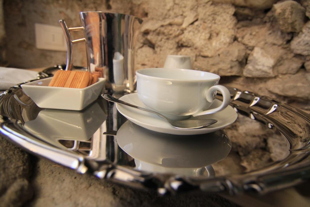 La Piazzetta Di Canale B&B Tenno Habitación foto